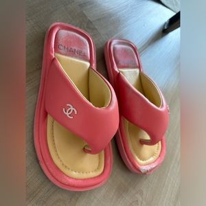 Pink Chanel flip flops size 41! Please take to cobbler to revive!